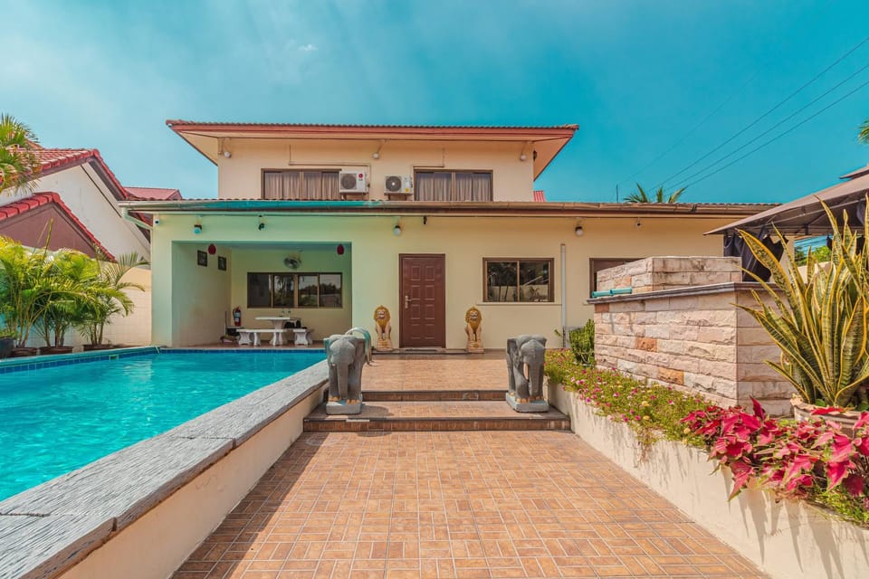 Property building, Facade/entrance, Swimming pool, Swimming pool