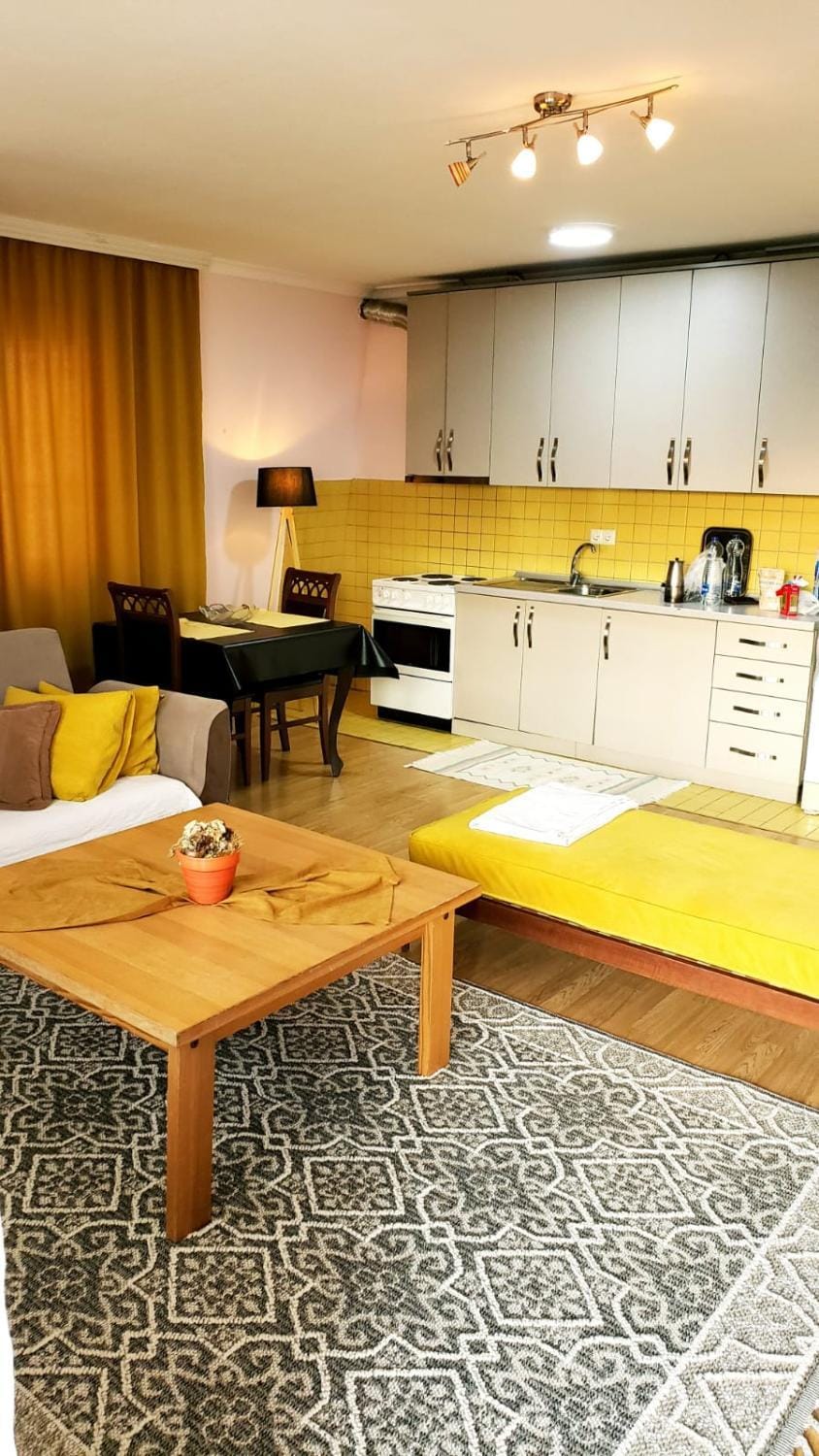Coffee/tea facilities, Kitchen or kitchenette, Photo of the whole room, Decorative detail, Dining area, Communal kitchen, City view
