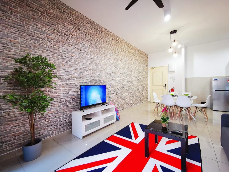 Communal lounge/ TV room, TV and multimedia, Living room, Seating area, Dining area