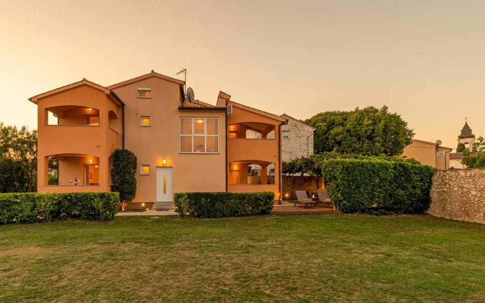 Charming villa Petroro with pool, 900m from the beach Villa in Fažana