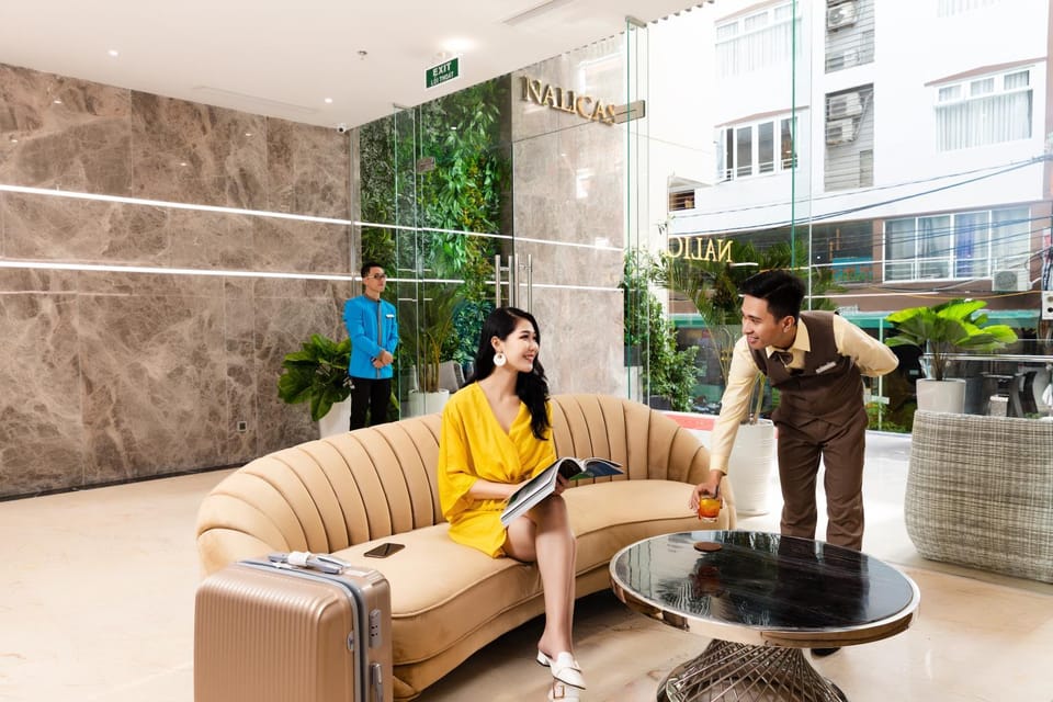 Communal lounge/ TV room, Lobby or reception