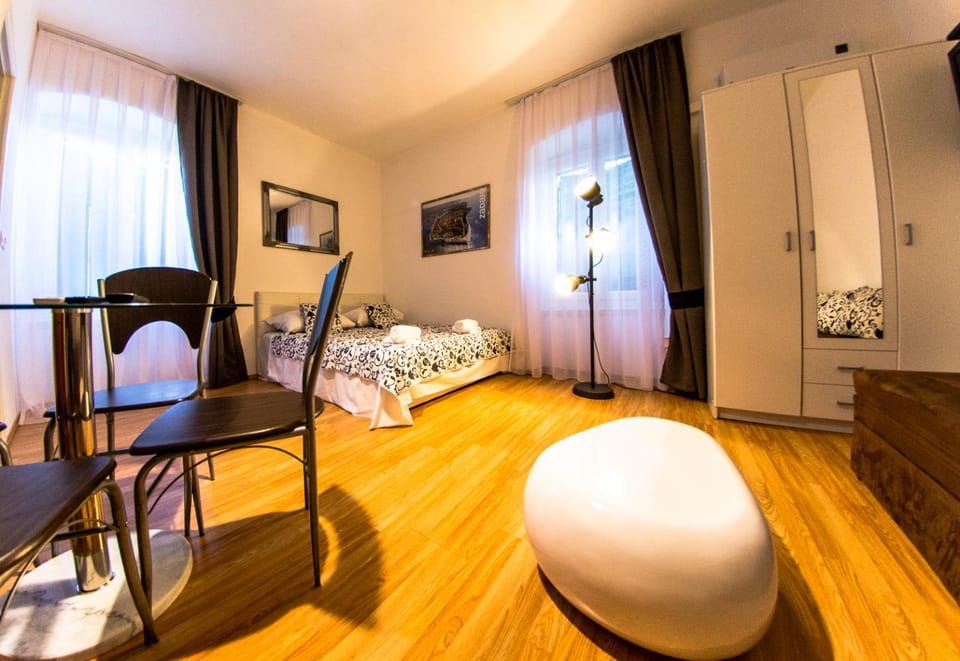 Living room, Dining area, Bedroom