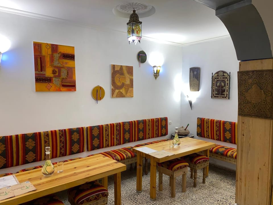 Living room, Seating area, Meals