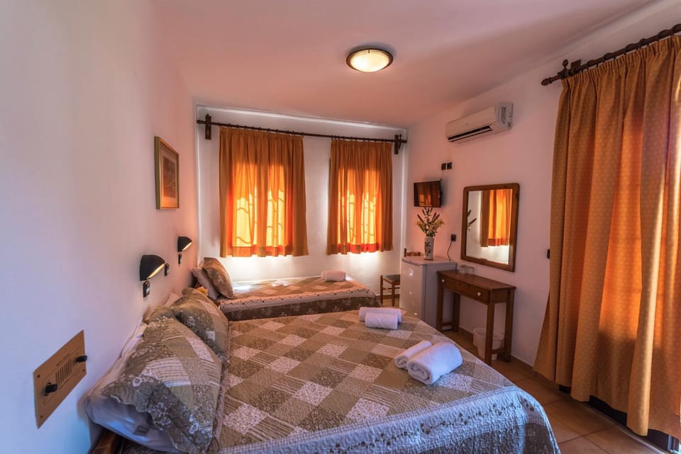 Photo of the whole room, Sea view