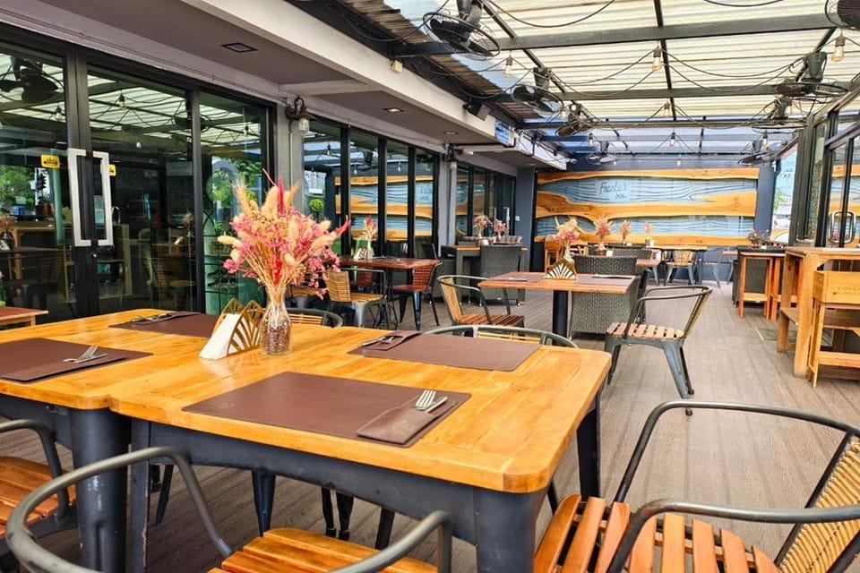 Restaurant/places to eat, Restaurant/places to eat