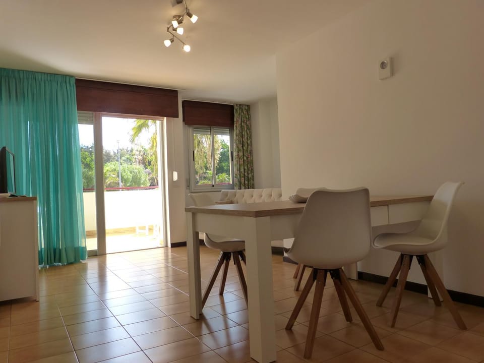 Living room, Decorative detail, Dining area