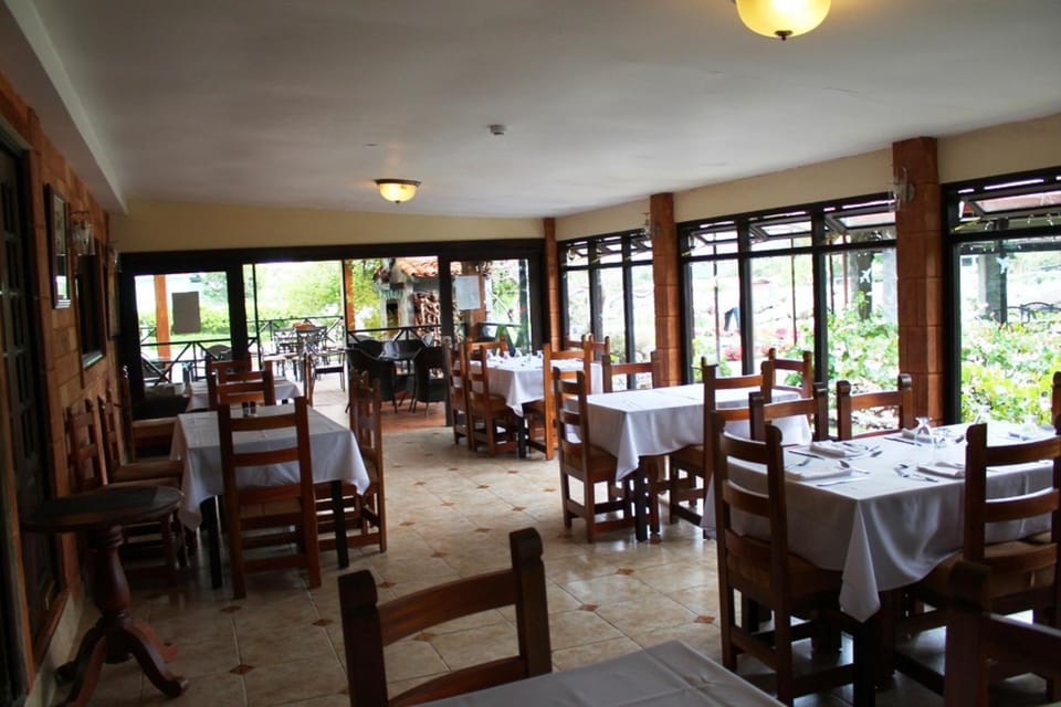 Restaurant/places to eat, Garden, Food