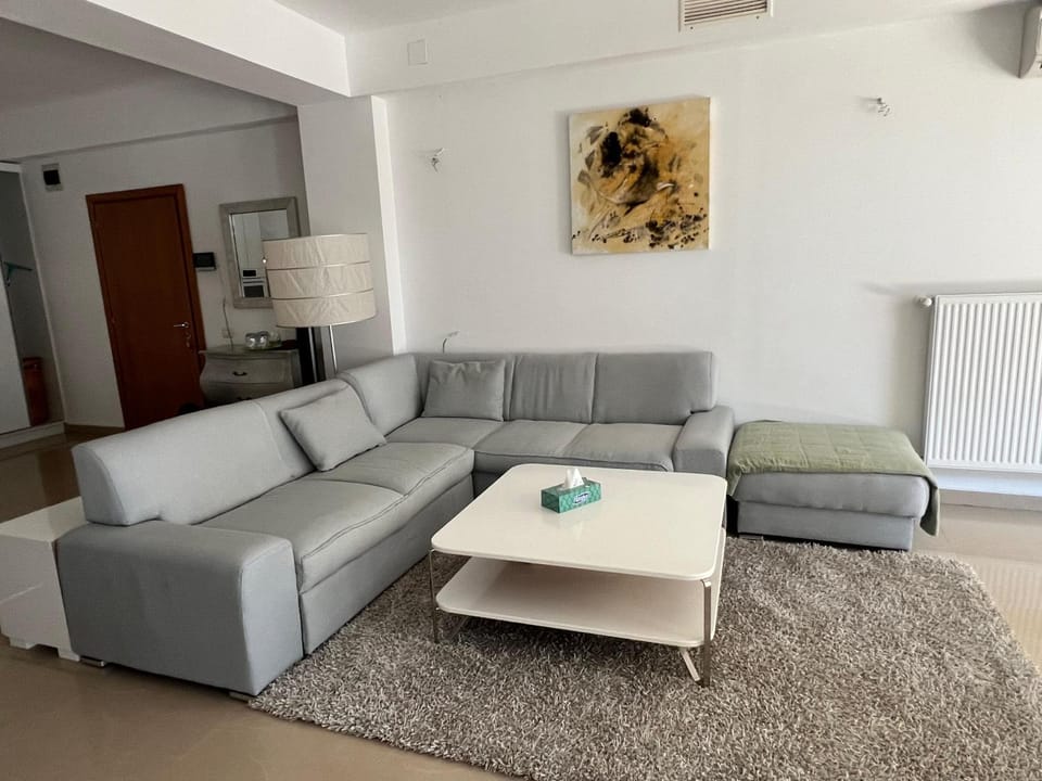 Living room, Seating area, internet