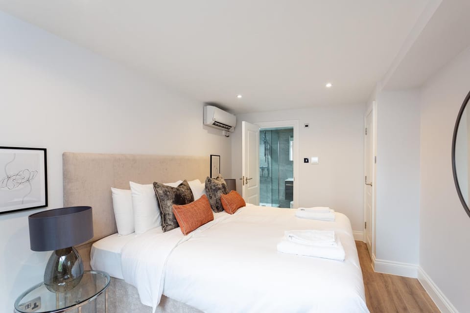 Bed, Bedroom, air conditioner