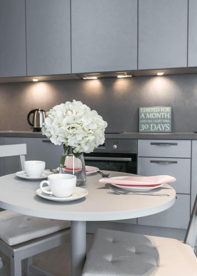 Kitchen or kitchenette, Dining area