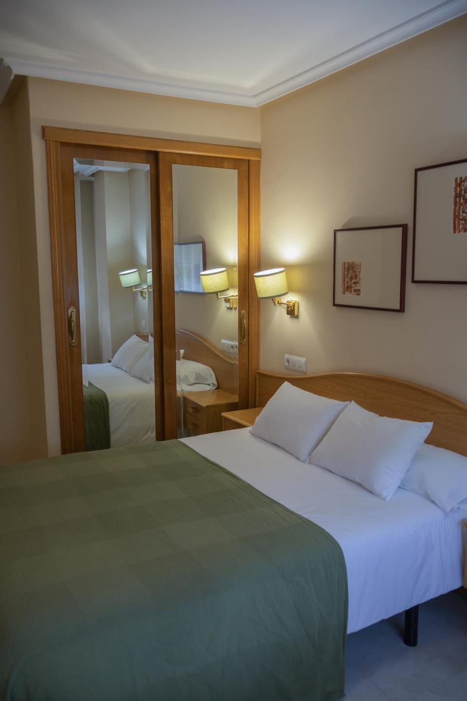 Bed, Photo of the whole room, Bedroom, wardrobe