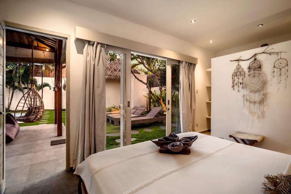 Bedroom, towels