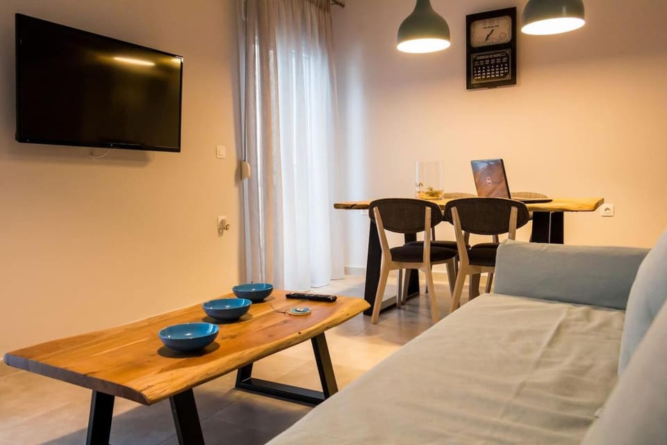 TV and multimedia, Living room, Dining area