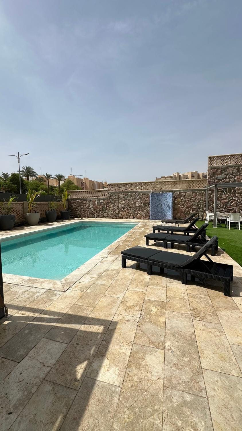 Luxury garden floor Private Heated Pool 3BR Apartment in Eilat