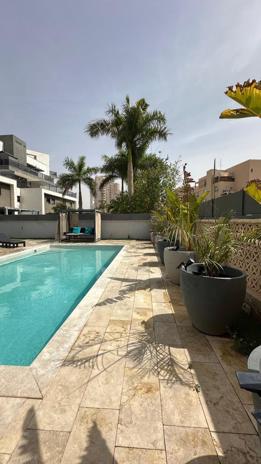 Luxury garden floor Private Heated Pool 3BR Apartment in Eilat