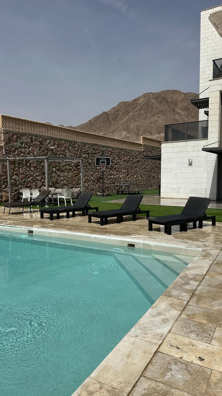 Luxury garden floor Private Heated Pool 3BR Apartment in Eilat