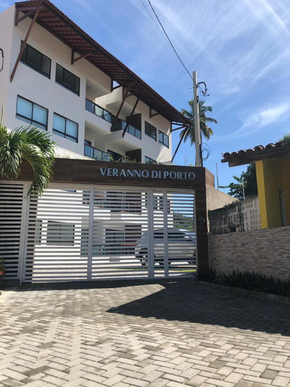 Facade/entrance