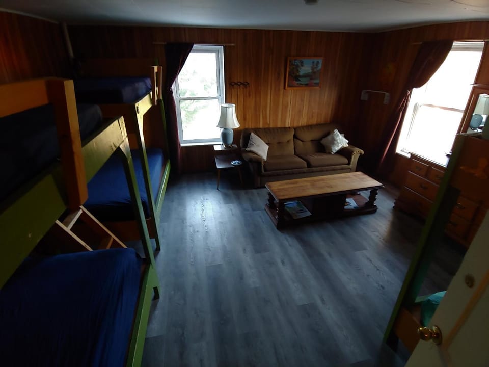 The Arlington Hostel in Hastings Highlands
