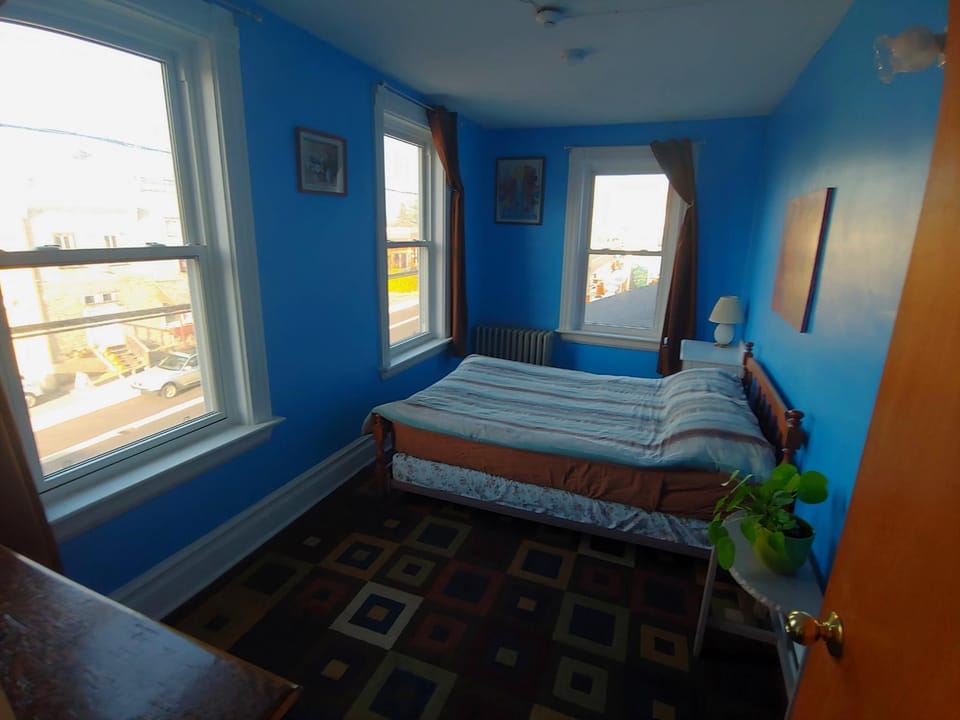 The Arlington Hostel in Hastings Highlands