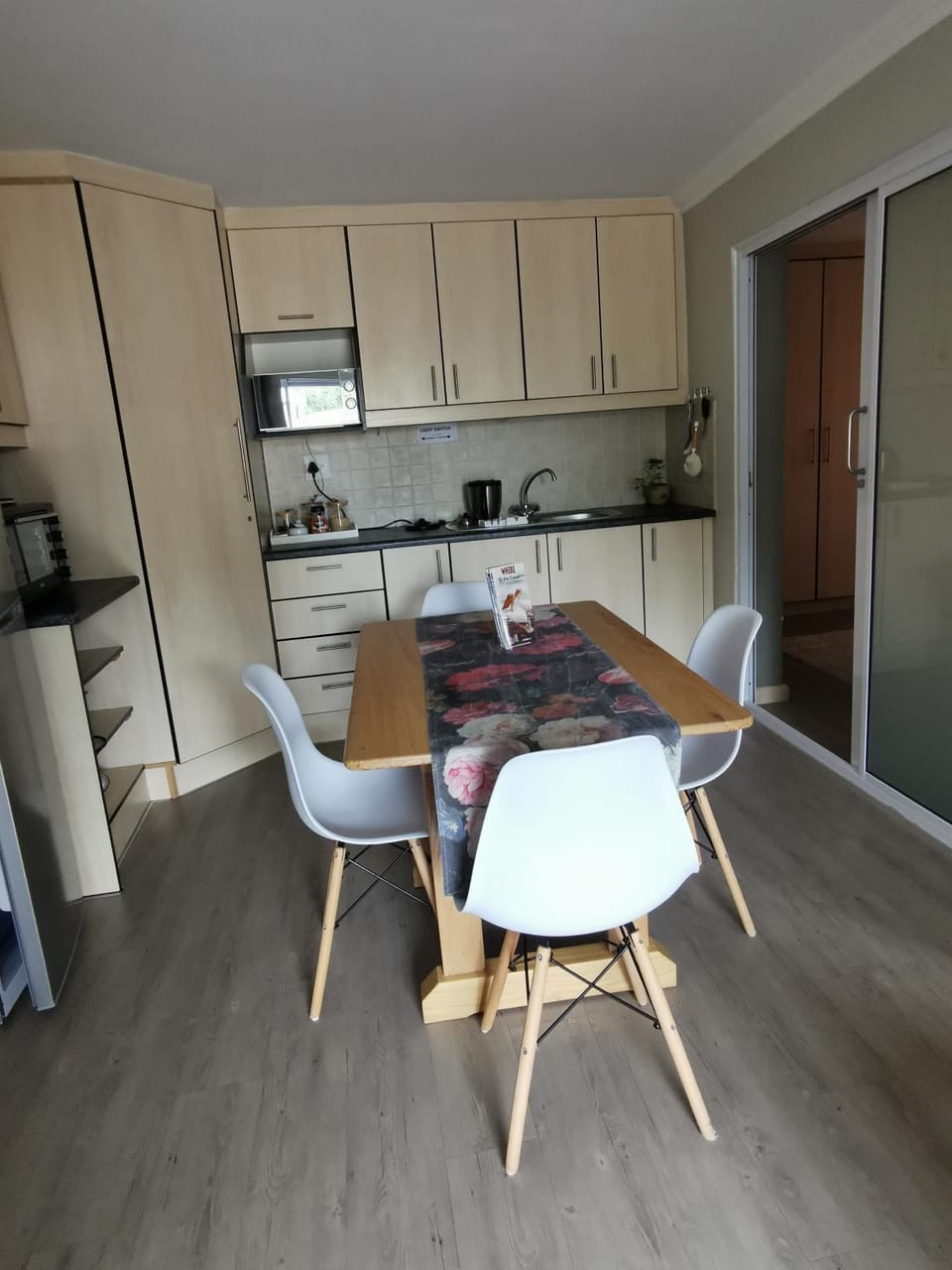 Kitchen or kitchenette, Dining area, minibar