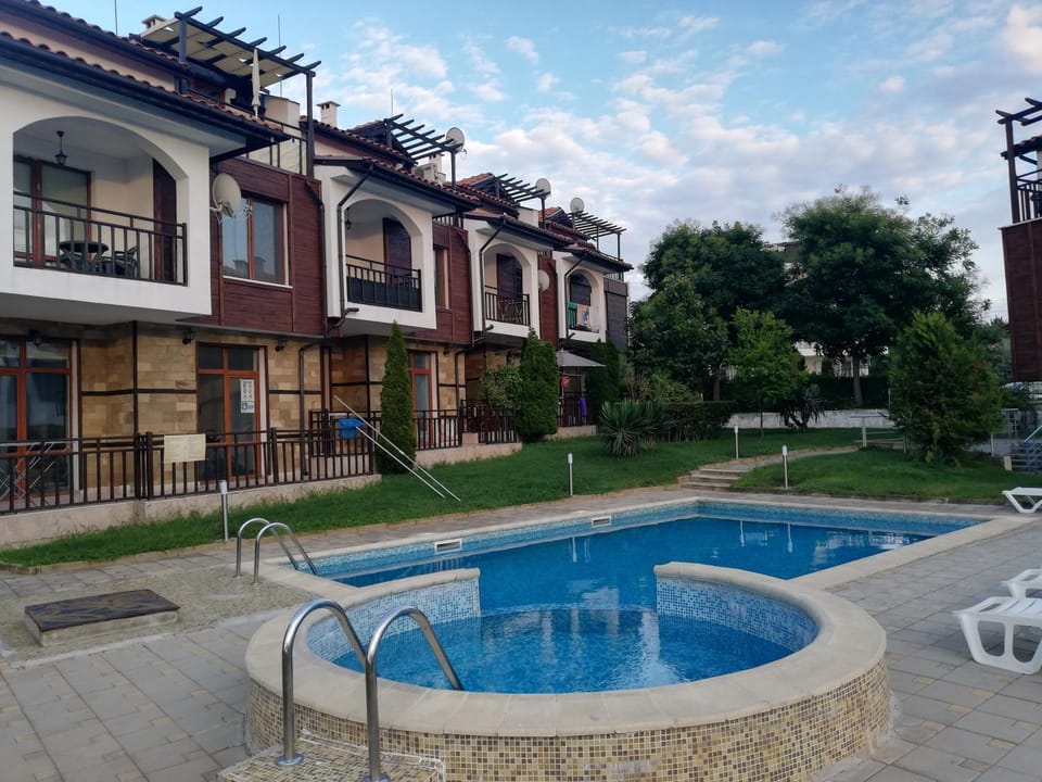 Property building, Swimming pool