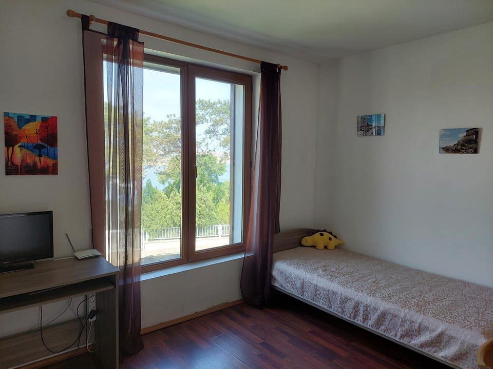 Bed, TV and multimedia