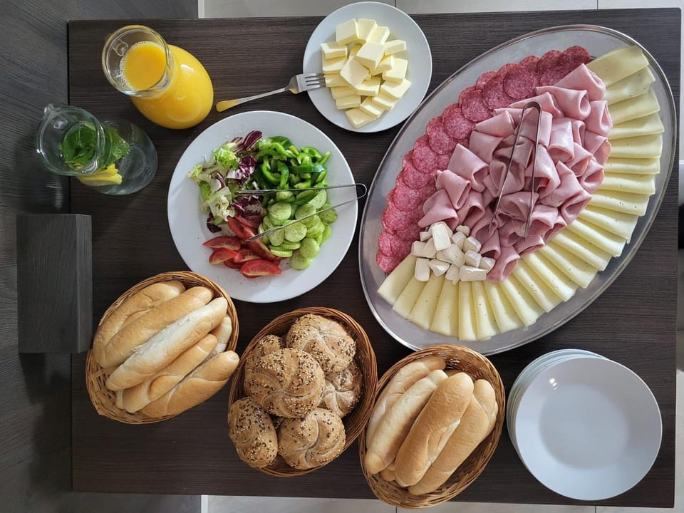 Breakfast, Continental breakfast