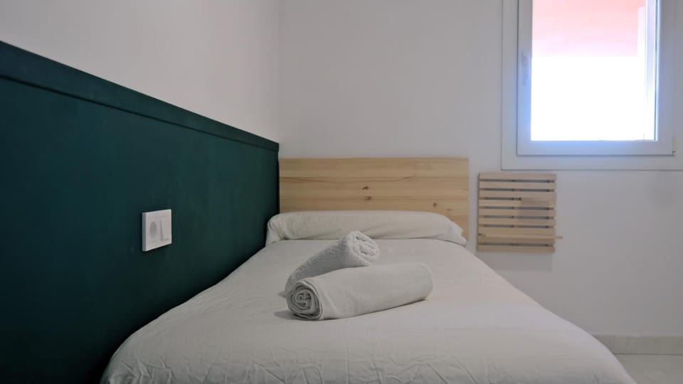 Bed, Photo of the whole room, towels