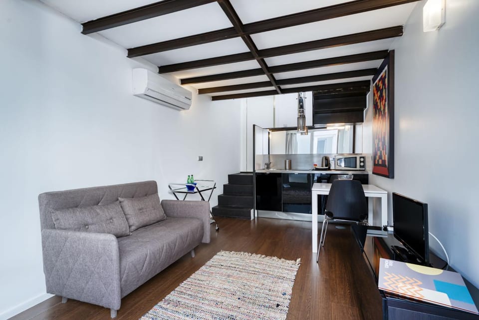 Kitchen or kitchenette, Seating area