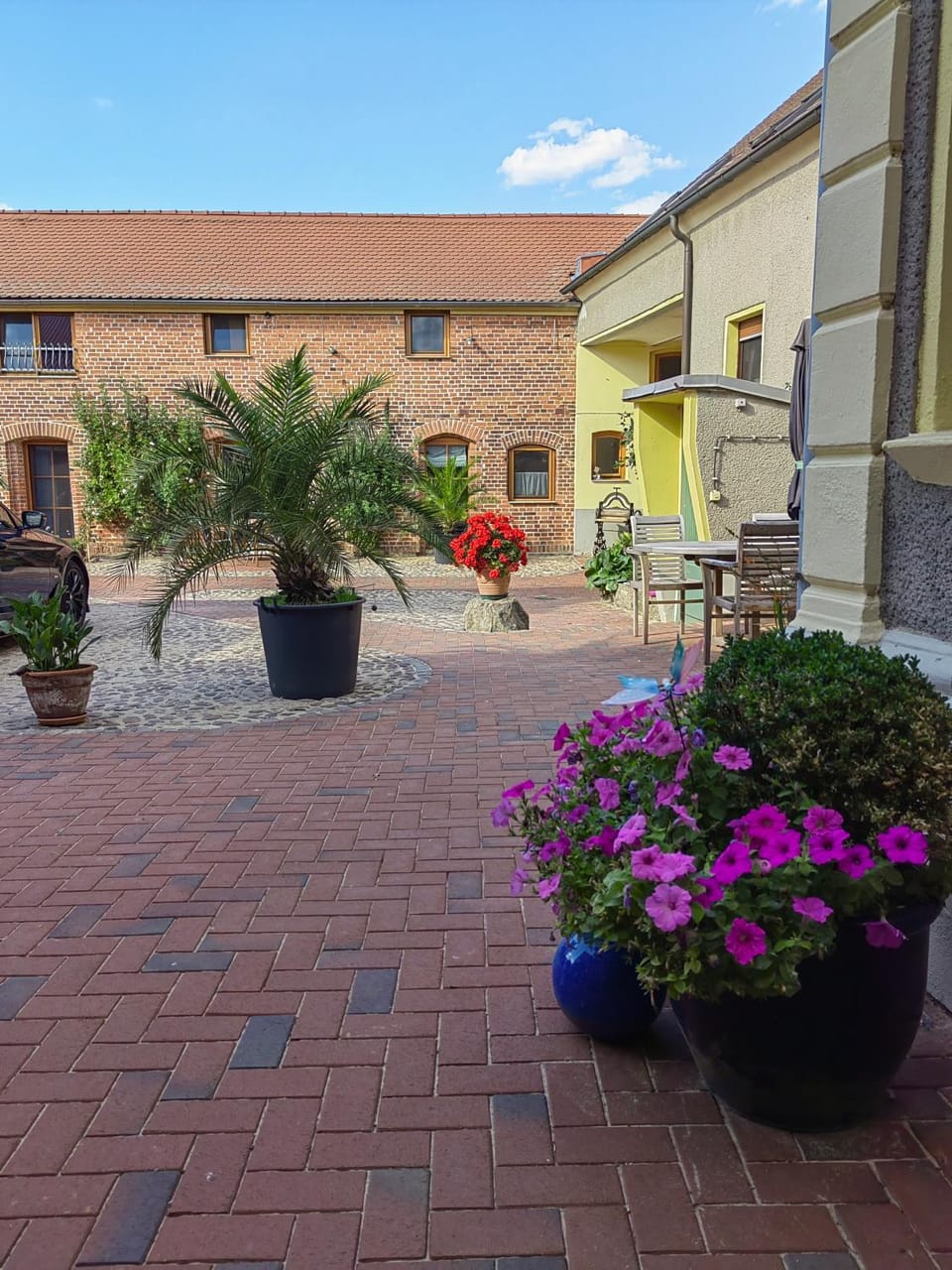 Inner courtyard view, Internal: Not applicable to any particular room