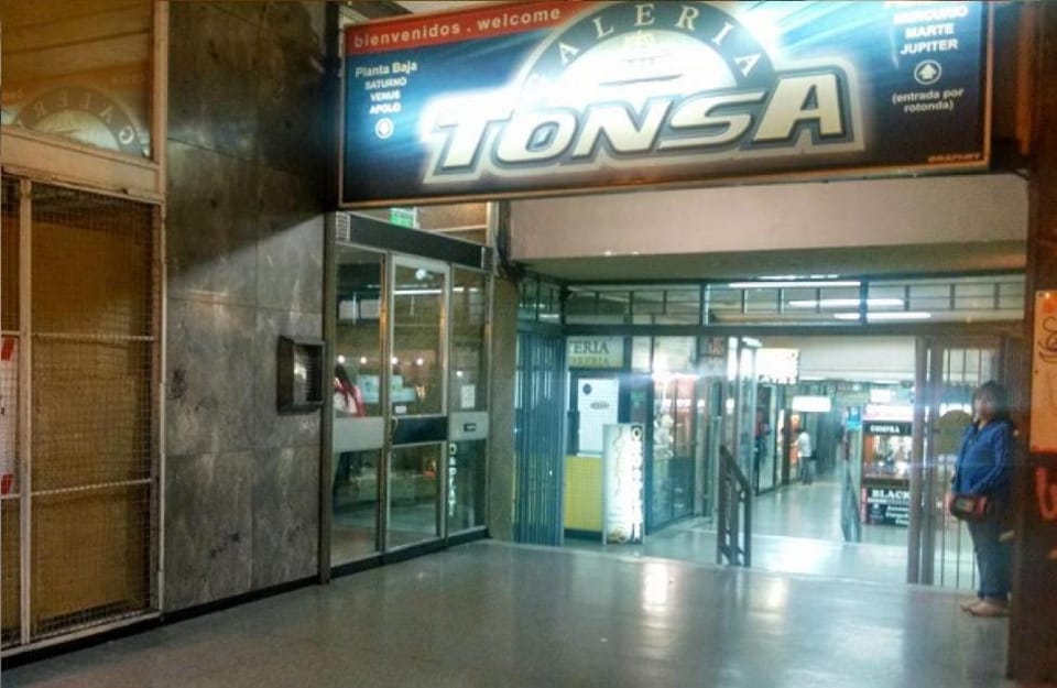 Property building, Facade/entrance, On-site shops, Supermarket/grocery shop, Shopping Area