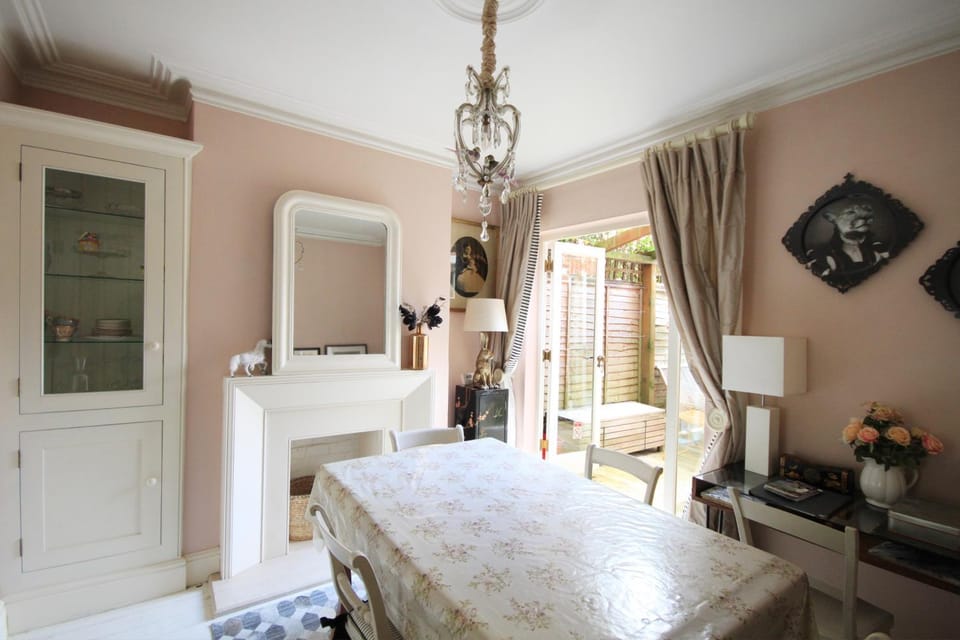 Photo of the whole room, Dining area