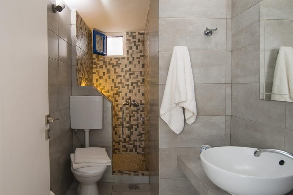Shower, Hot Tub, Bathroom