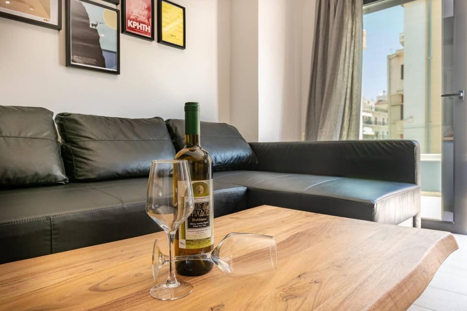 MOS Luxury City Suites - The Loft Apartment in Chania