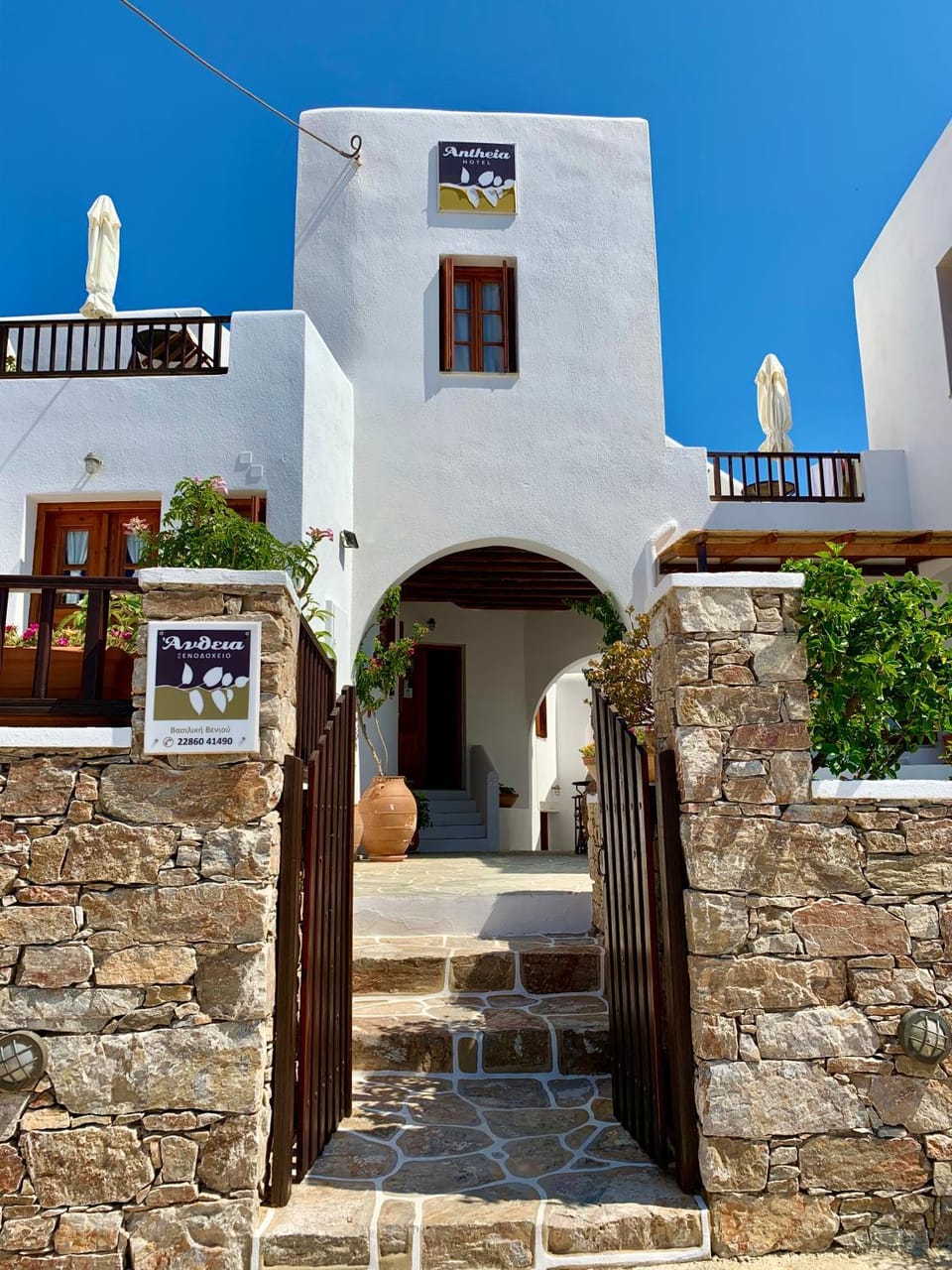 Facade/entrance