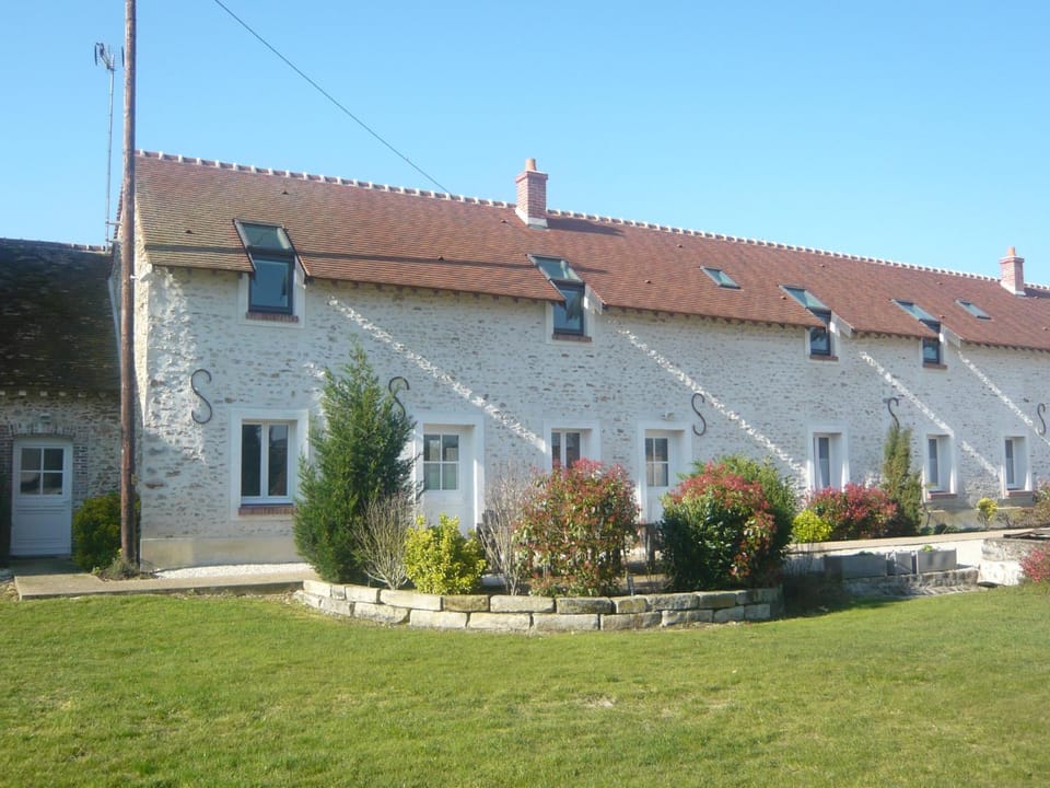 La Ferme de Presles House in Île-de-France
