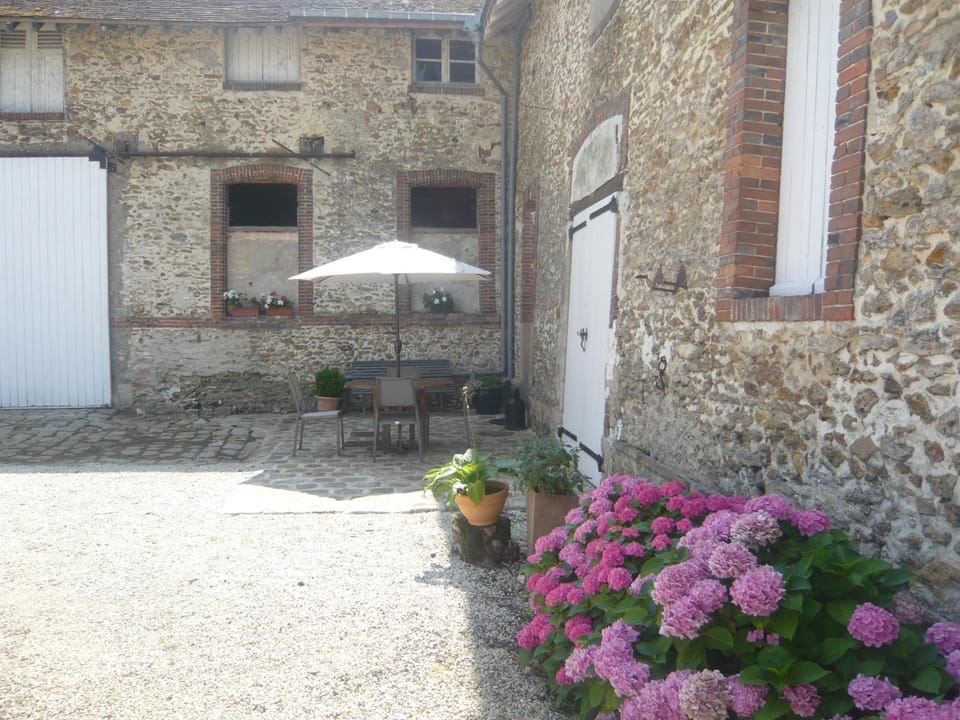 La Ferme de Presles House in Île-de-France