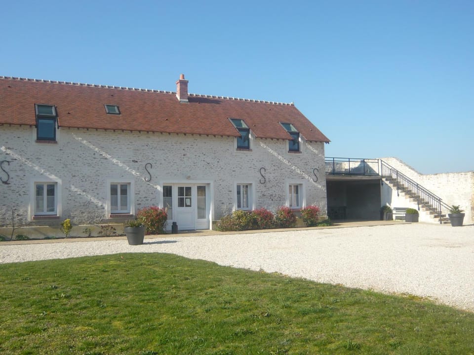 La Ferme de Presles House in Île-de-France