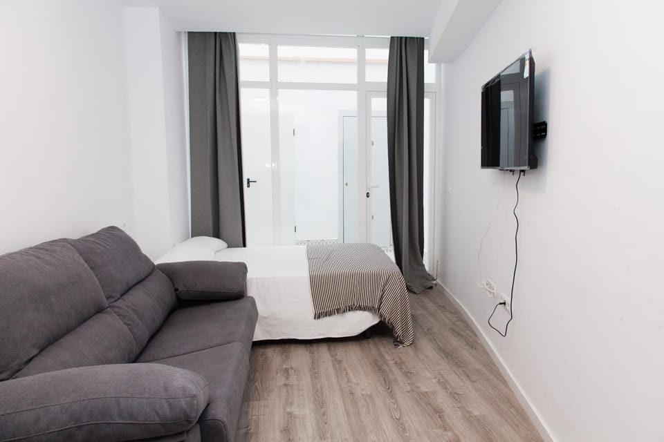 Communal lounge/ TV room, TV and multimedia, Living room, Seating area, Evening entertainment