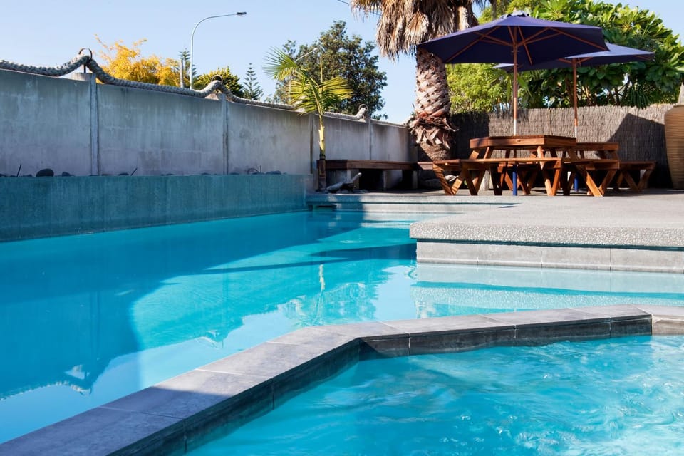 Day, Swimming pool