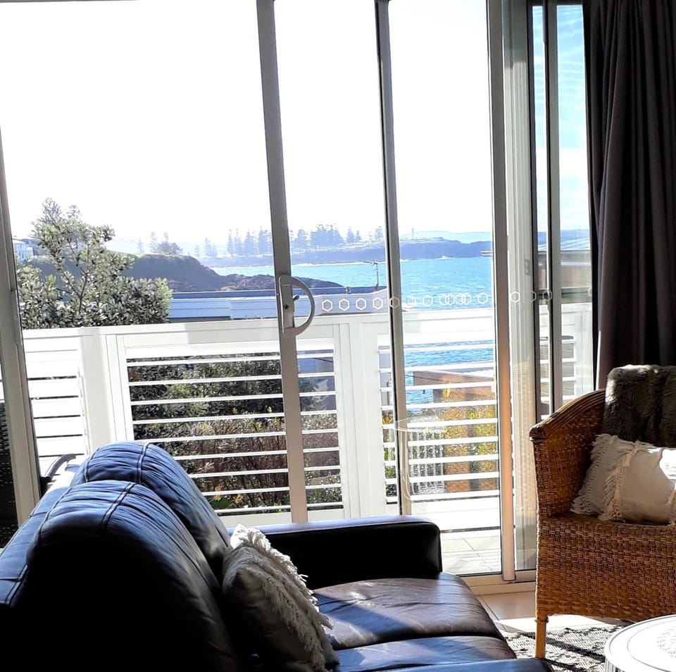 Natural landscape, Balcony/Terrace, Lounge or bar, Seating area, Sea view