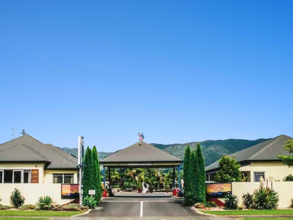 Property building, Day, Natural landscape
