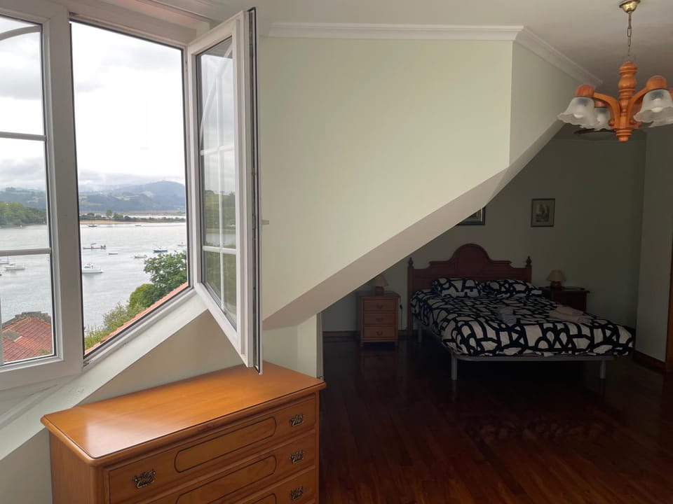 Ermita San Vicente de la Barquera Duplex Apartment in San Vicente de la Barquera