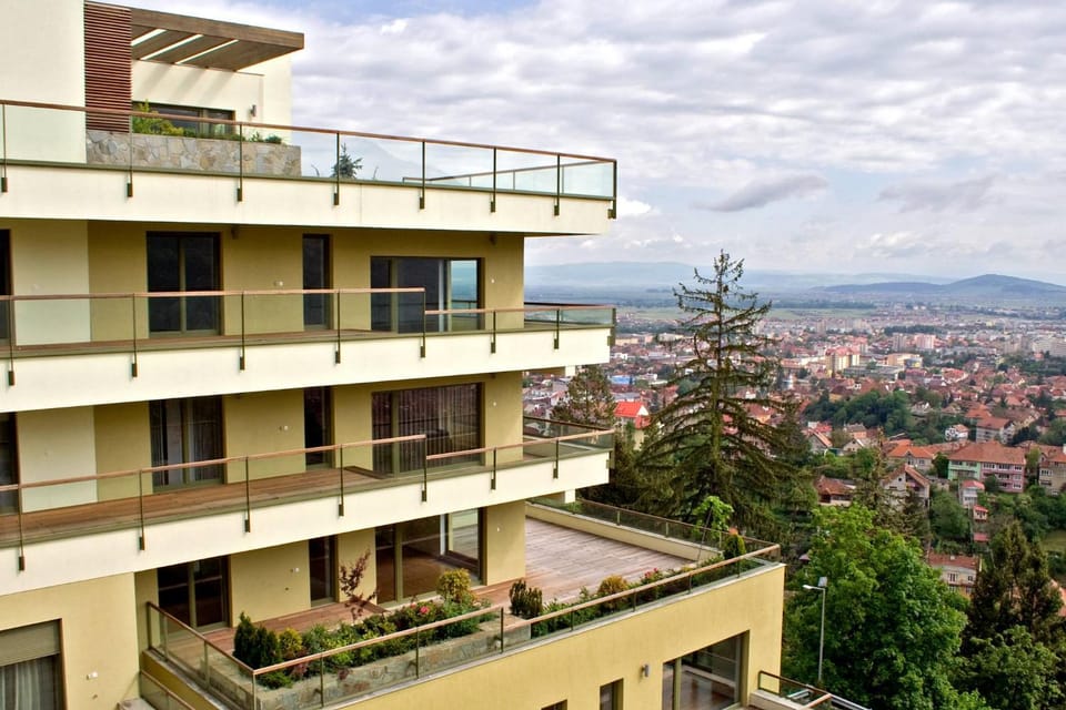 Nearby landmark, Balcony/Terrace, City view, Street view