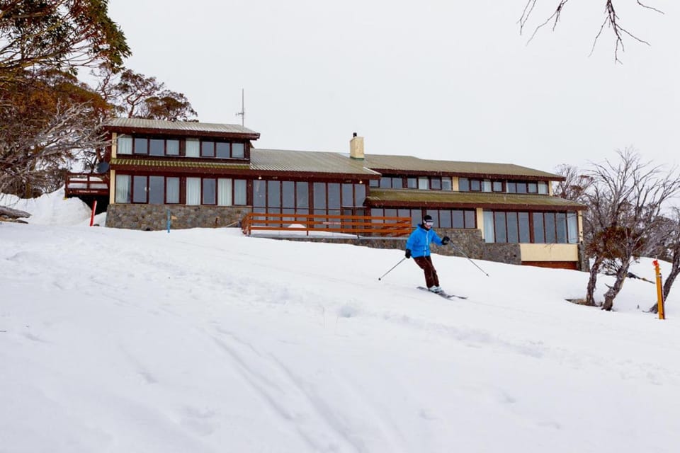Property building, Facade/entrance, Activities, Winter, Skiing, On site, Sports, Sports