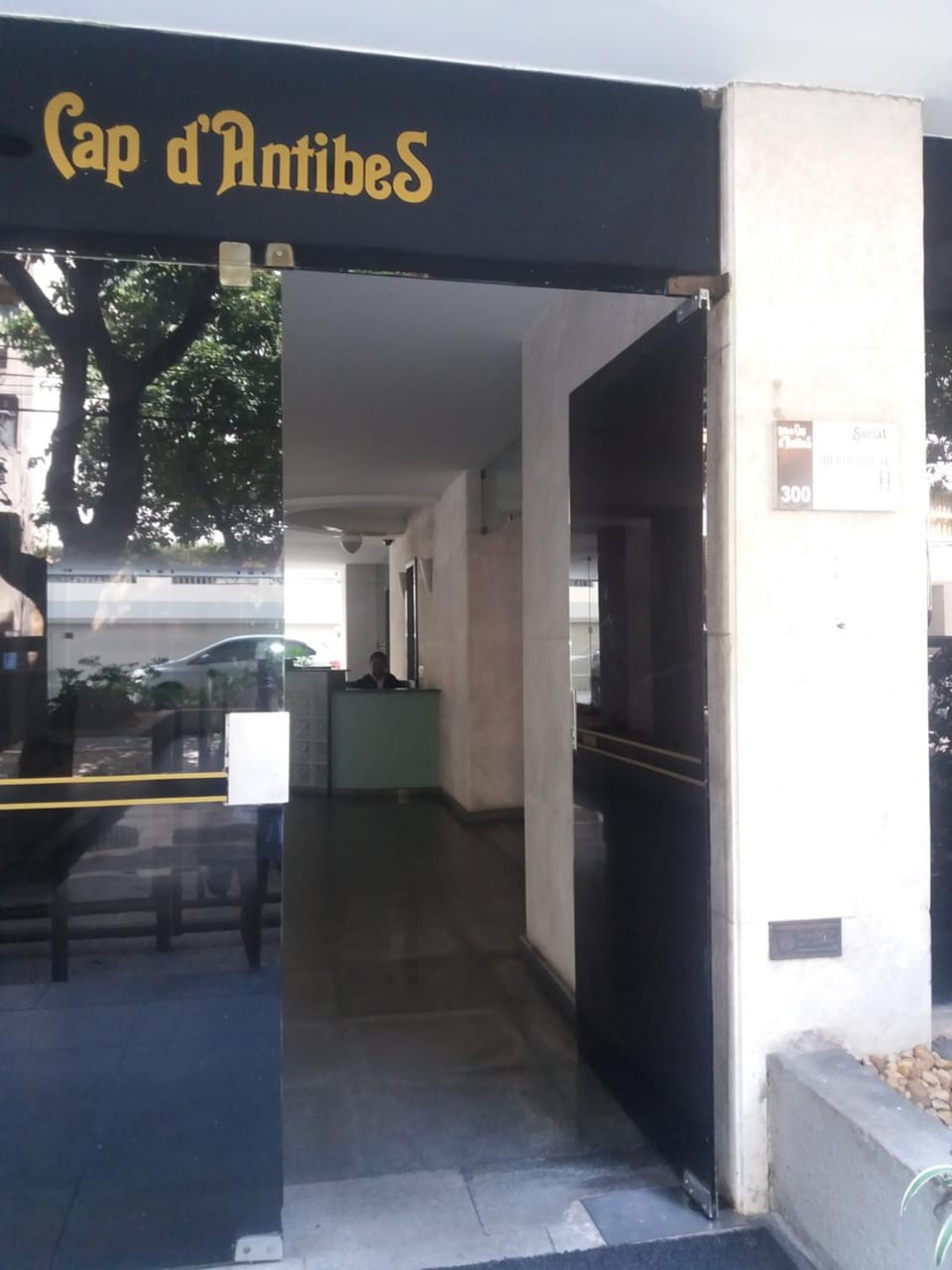 Facade/entrance