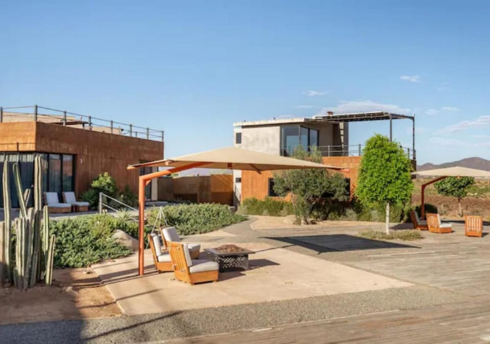 Property building, Patio, Off site, Day, Garden, On site, Area and facilities