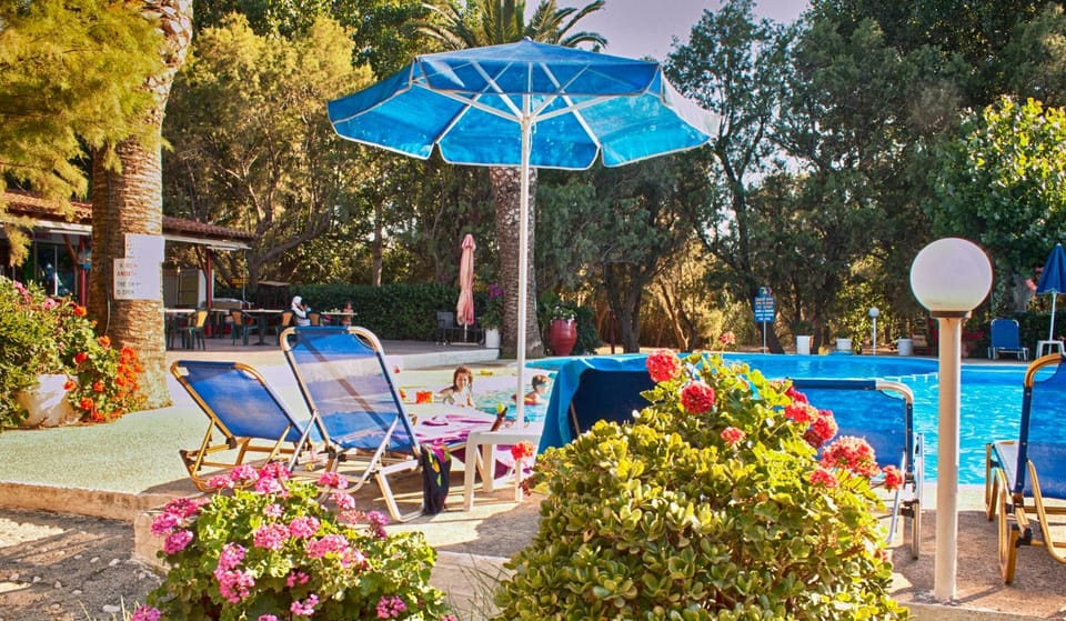 Day, Swimming pool