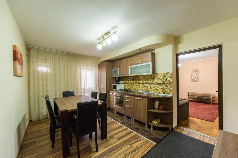 Kitchen or kitchenette, Dining area, On site