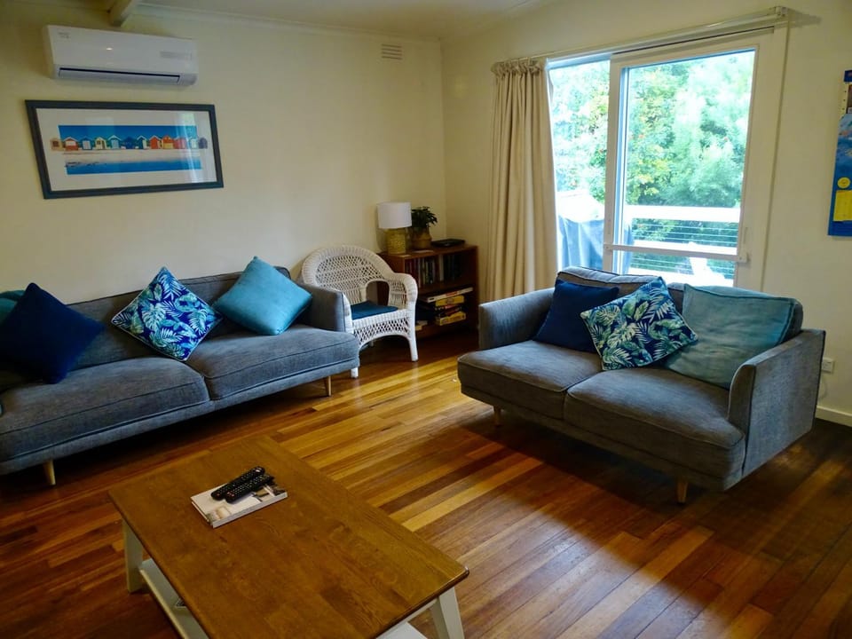 Beachwalk Cottage House in Melbourne